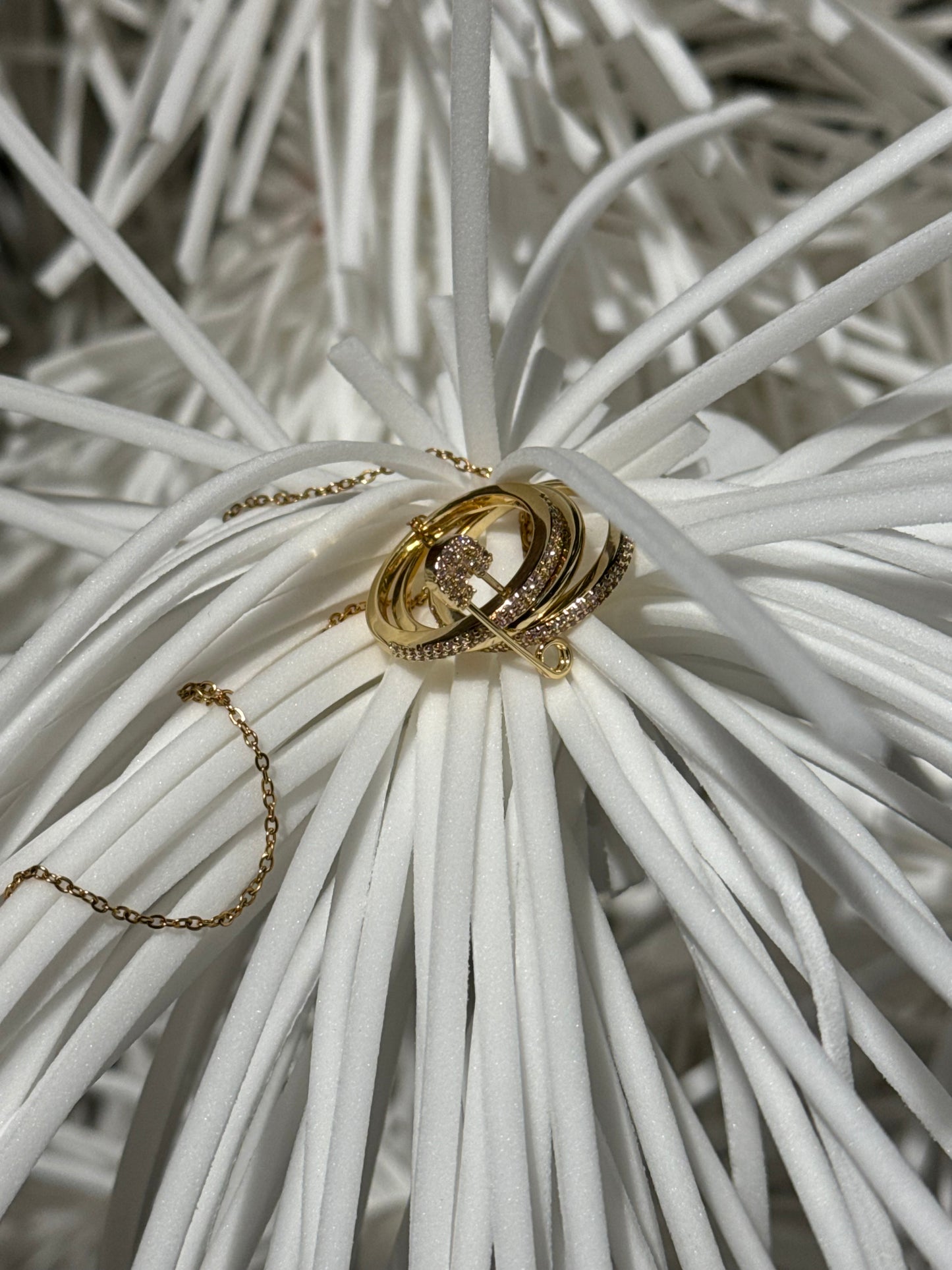 Колие SAFETY PIN